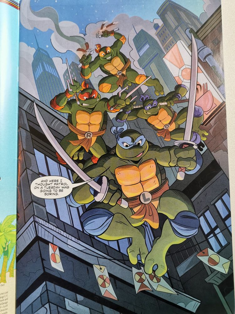 1st page of TMNT Endless summer, the turtles jumping into action