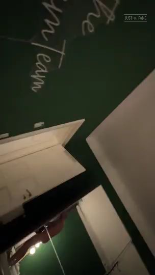 A new fan just joined my JustFor.Fans page. Check it out at: justfor.fans/SilverfoxBLN?Source=NewFanBlueSky