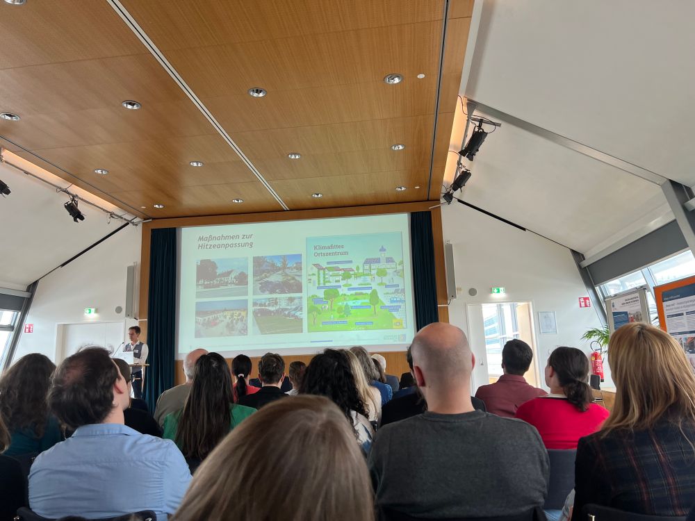 Urania Dachsaal Zuhörende Präsentation Bild 