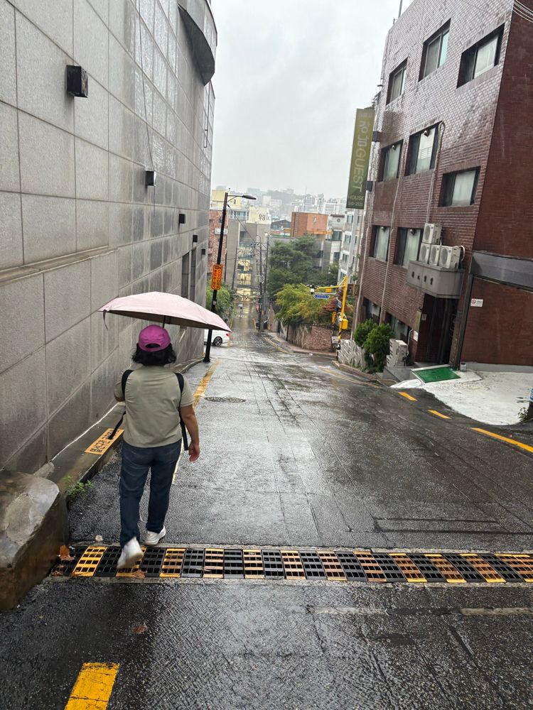 A street in Nonyhyeon, Jinju is walking in the rain. We imagined banging doing this all those years ago.