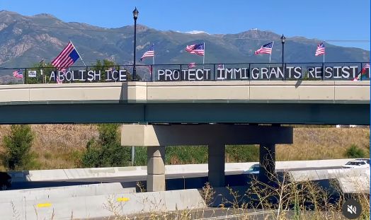 People on an overpass: Abolish ICE Protect Immigrants Resist