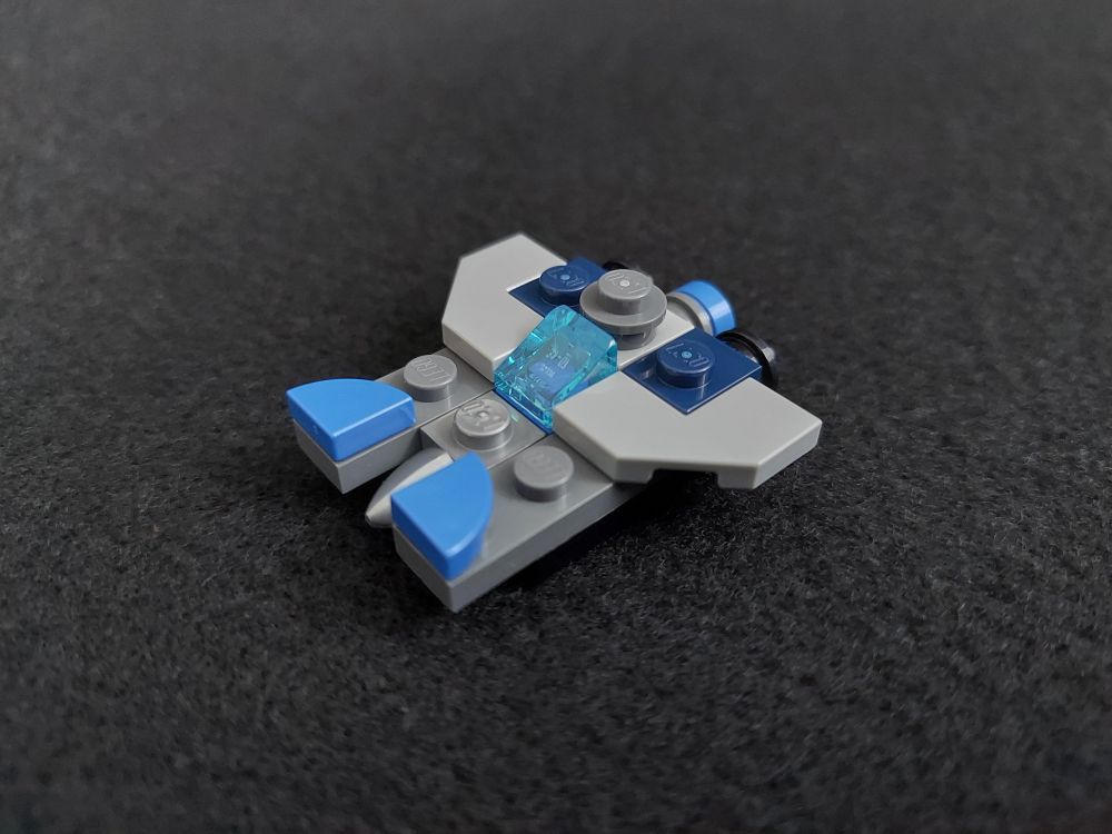 A little LEGO Mandalorian Gauntlet Starfighter