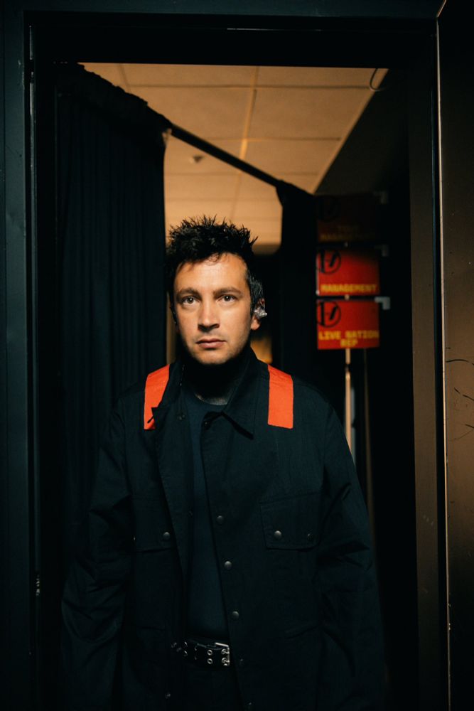Tyler Joseph looking adorable. The floof is spiky, voluminous, gorgeous, mwah! 

taken by Joshua Dun 😌