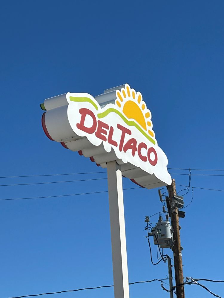 Barstow Del Taco sign