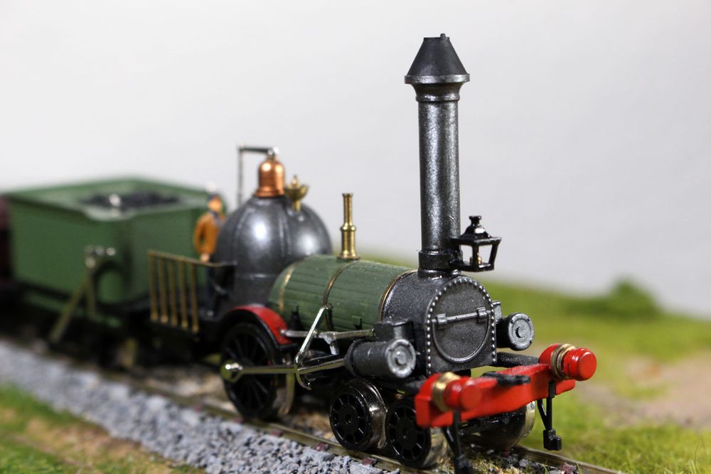 photo of HO scale Bachmann 4-2-0 with 3D printed headlight and stack
