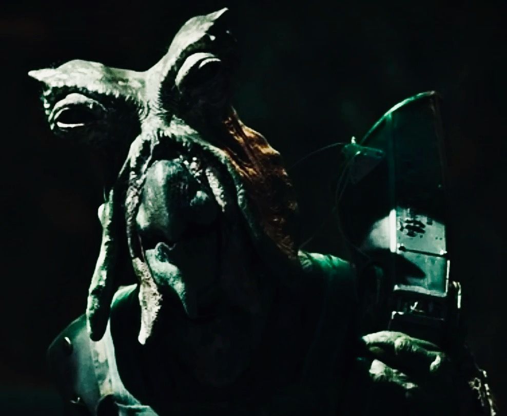 Benjar Pranic, an green alien with bulging eyes and a short beak. Image from the show Star Wars: Skeleton Crew.