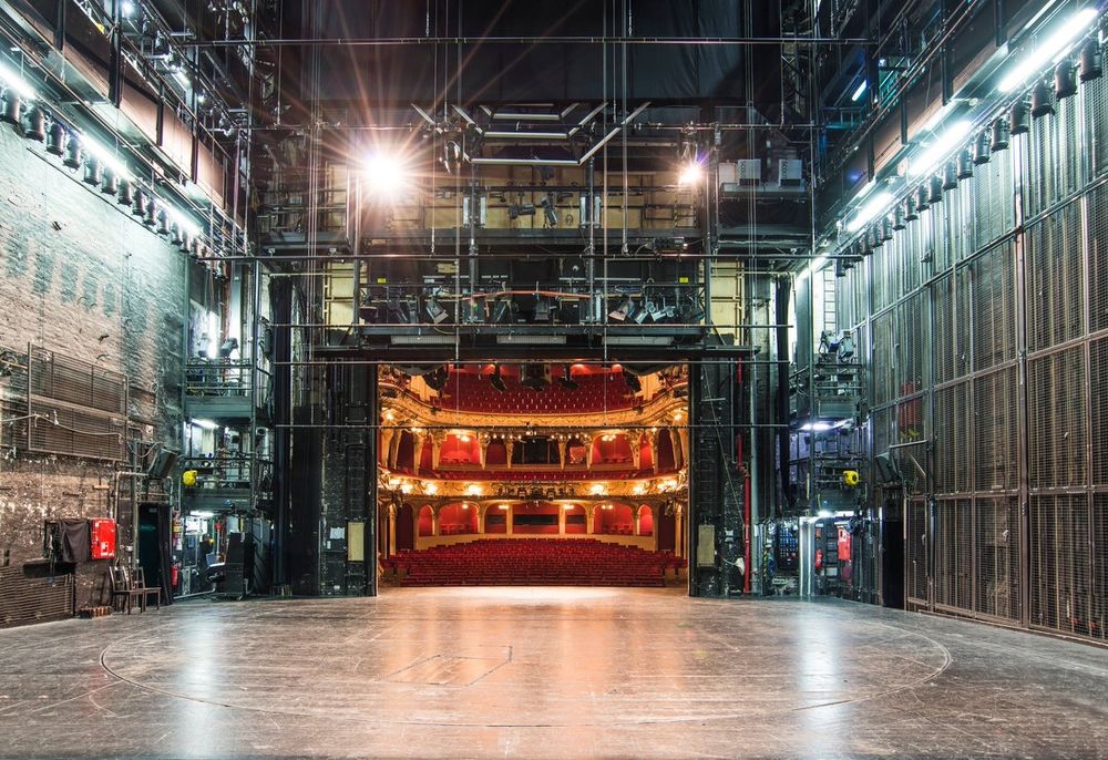 Rückansicht der BE-Bühne mit Blick auf den Zuschauerraum