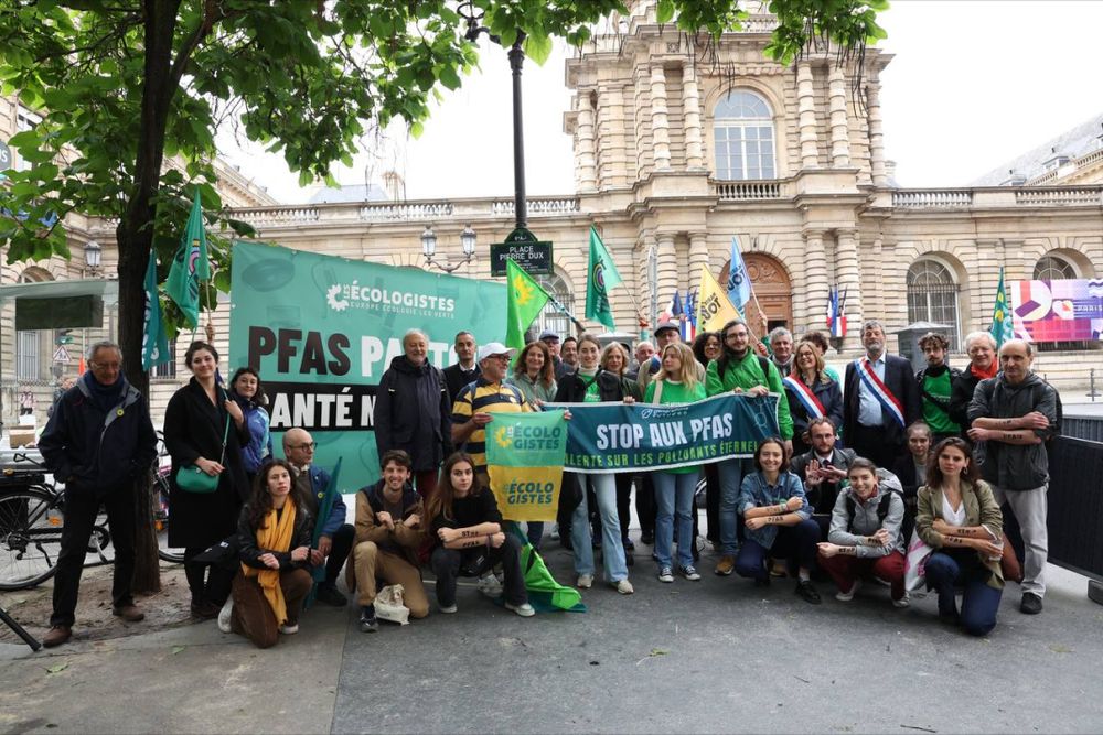 Mobilisation contre les PFAS devant le Sénat