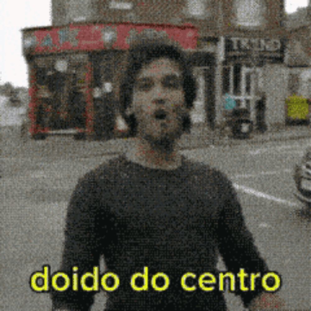 a man stands in front of a store that says doido do centro on it