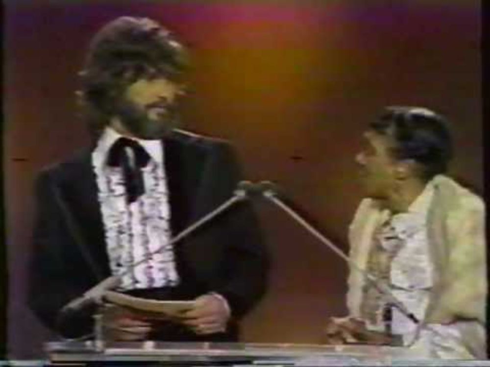 Moms Mabley & Kris Kristofferson presenting award U.S. TV 1974