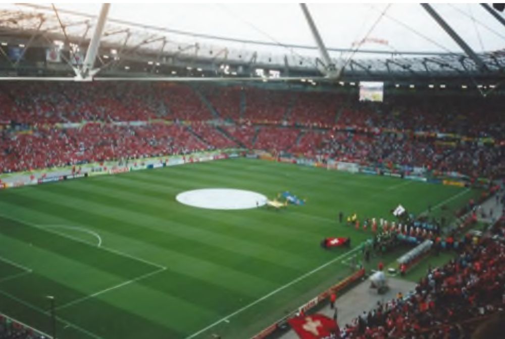 Niedersachsenstadion Hannover, Mannschaften laufen auf das Spielfeld