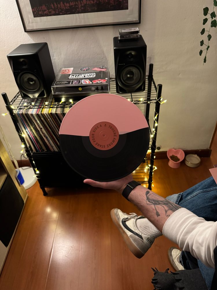 Vinilo negro y rosa de Touché Amoré 