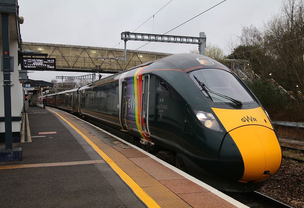 GWR train at Swindon station. Matt Taylor at flickr.com, CC-BY-NC-SA.