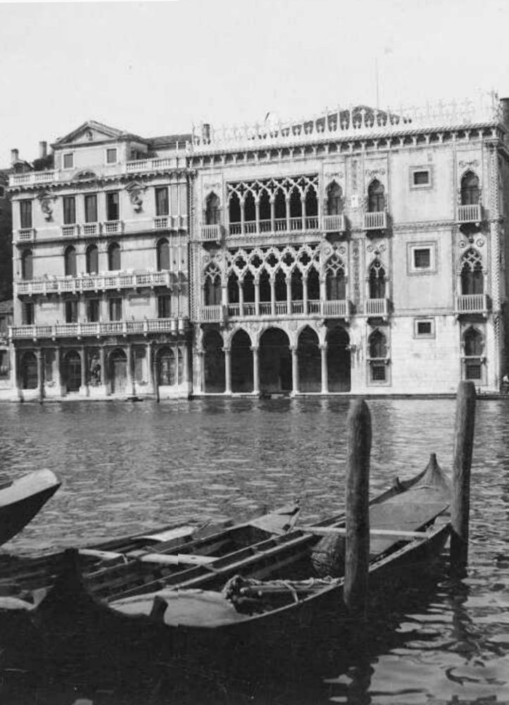 📷 William Williams (cropped)
A thread of three black & white photographs of Venice focusing on the canals. Here are a few moored gondolas close to us followed by the water of the canal then some ornate buildings on the other side. I've cropped a landscape orientated photograph into a portrait one. It seems to make more of the two wooden mooring posts on the right.
