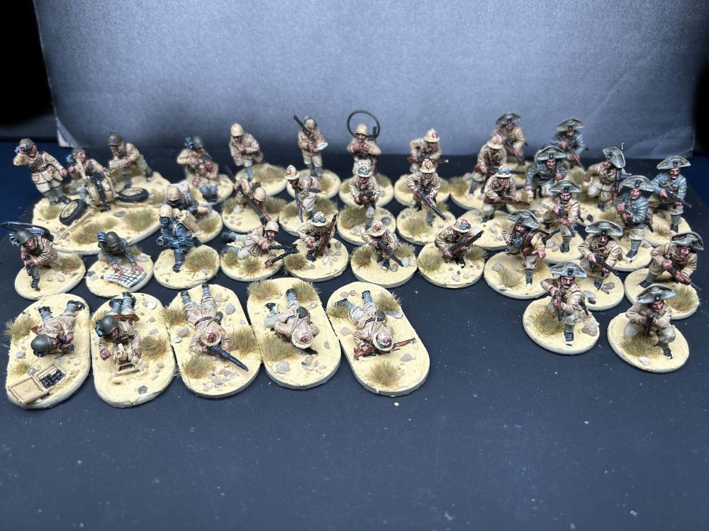 A selection of 28mm WW2 Italian infantry featuring Bersaglieri, Infantry, Engineers, and Carabinieri. Based and Painted in a desert theme. Miniatures by Warlord Games and Perry Miniatures. 