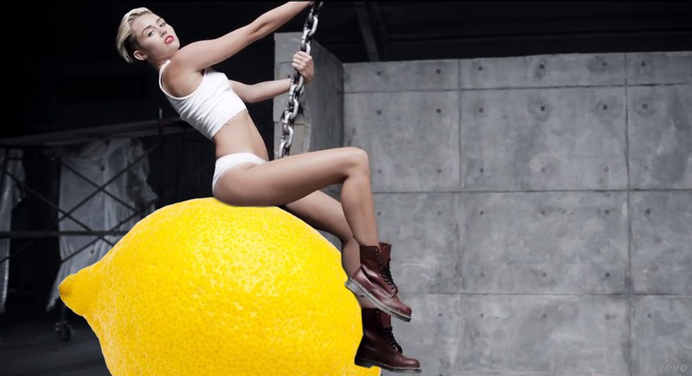 Miley Cyrus sur un citron plutôt que sur un boulet de démolition ; Miley Cyrus on a citrus instead of a wrecking ball