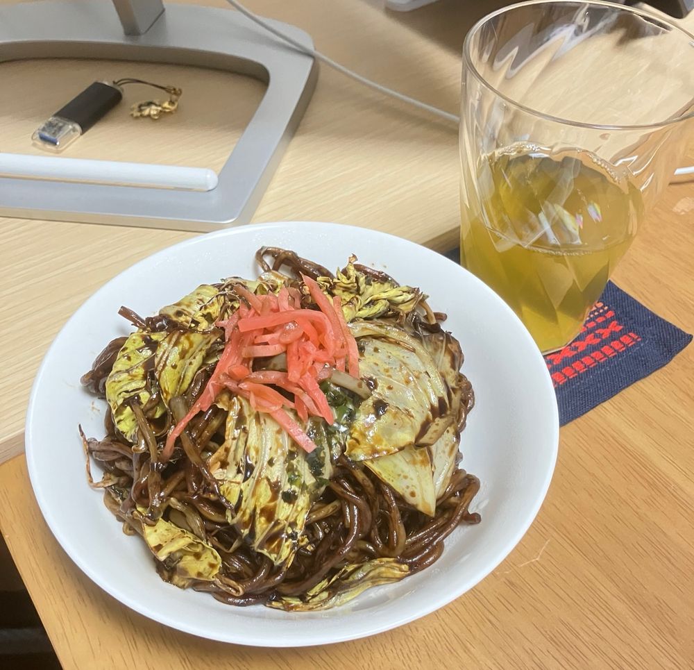 群馬は太田の焼きそば。黒い。