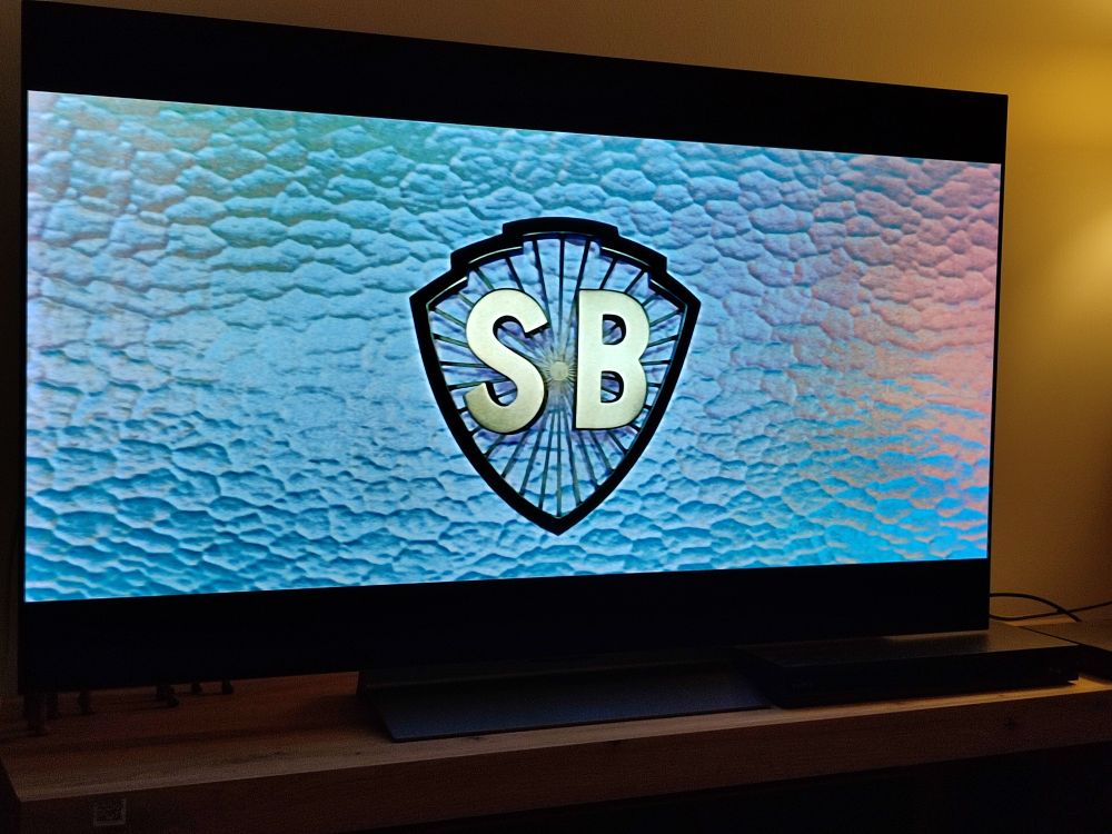 Le logo de la Shaw Brothers dans son clip habituel de début de film, sur ma télé.