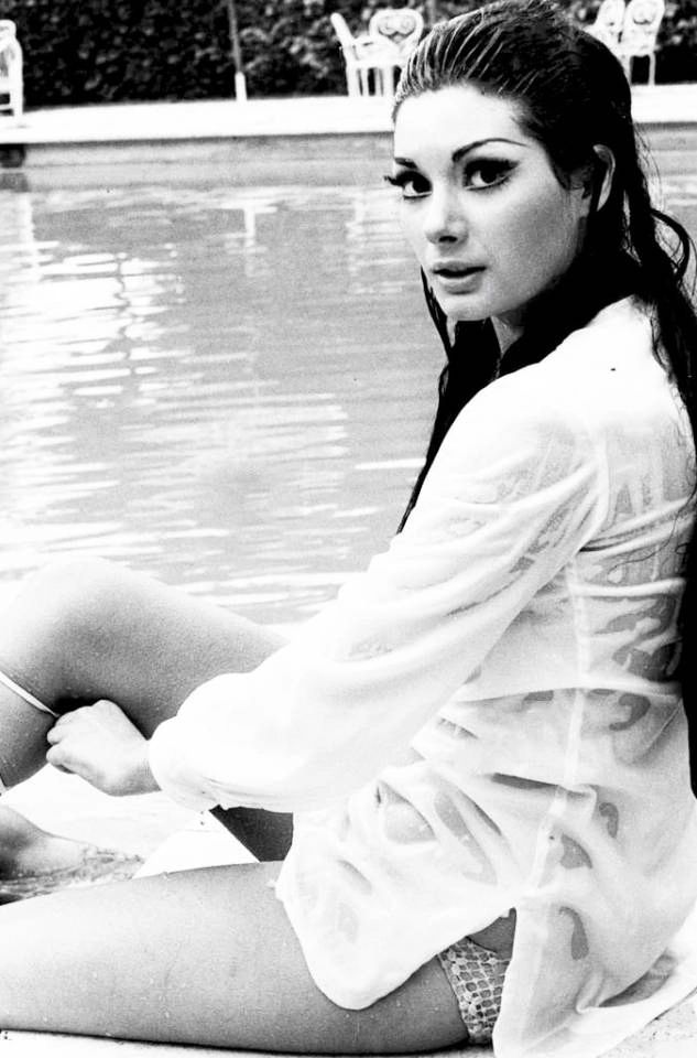 Photo of Edwige Fenech beside a swimming pool.