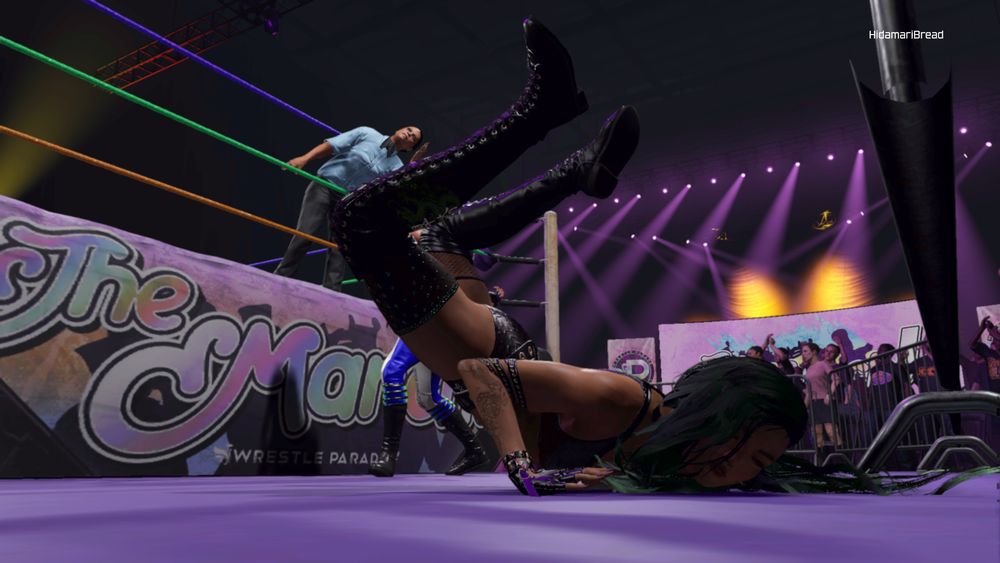 Cuifen misses an attempted dive to the outside, resulting in her beefing it on the floor, scorpion style.