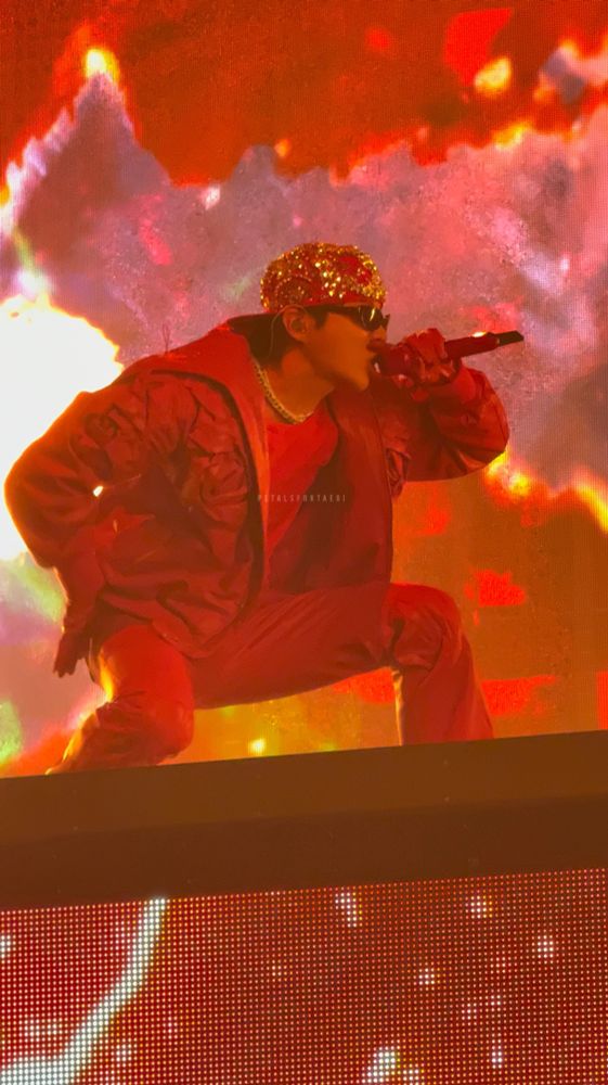 hoseok on stage Brooklyn d2 this looks like it’s during arson in the all red fit and he’s wearing a red bedazzled hat 