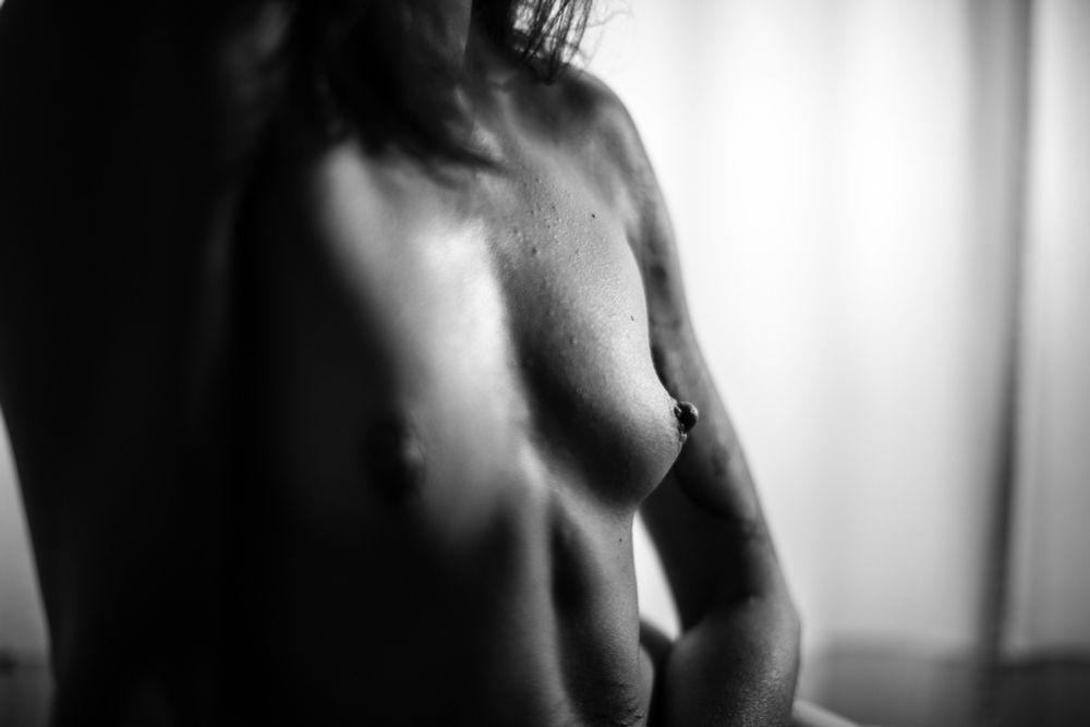 #fineartphotography #FineArtNude #ArtisticPhotography #FineArt #PortraitArt #PhotographyLovers #MoodyPortraits #ShadowsAndLight  #ArtisticExpression #BodyPositivity #ArtOfLight #CinematicVibes #LightAndShadowPlay #bnw #blackandwhite #bnwphotography