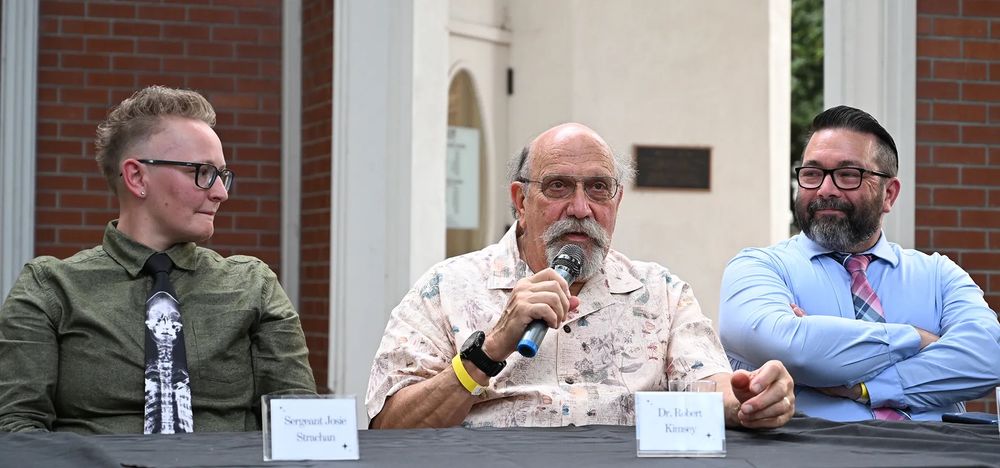 Forensic entomologist Bob Kimsey speaking 