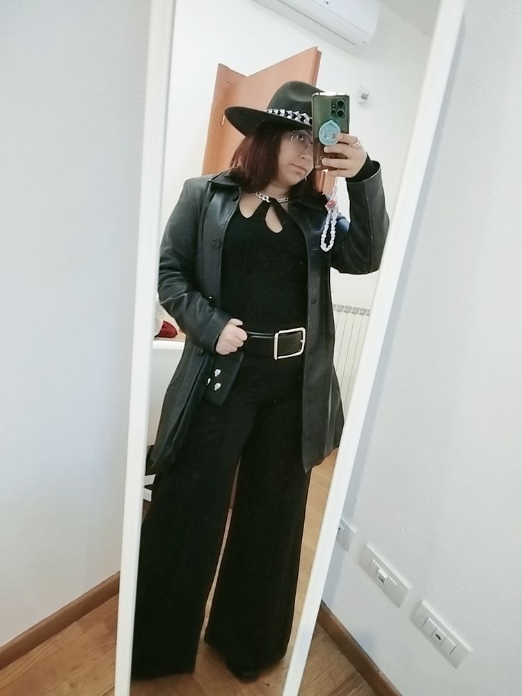 Me trying my Ateez outfit on