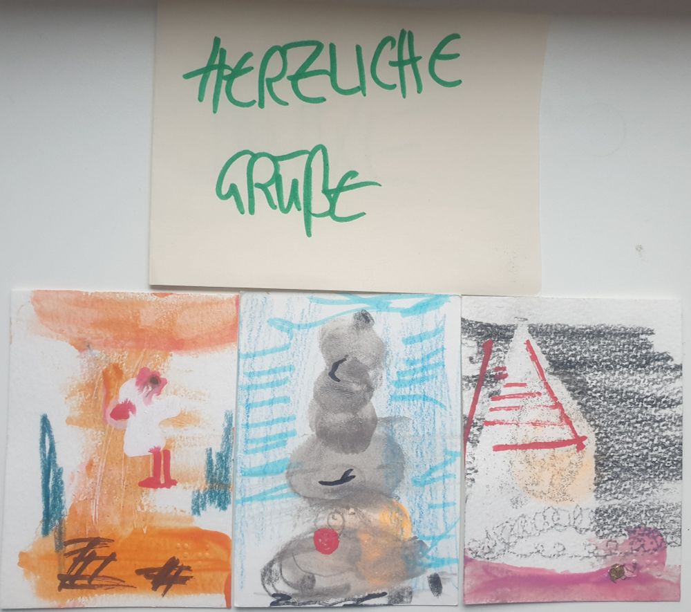 Oben ein Brief mit "Herliche Grüße"
Unten der Reihe nach drei ATC:
Hahnenkorb
Steinsäule
Glitzerhaus