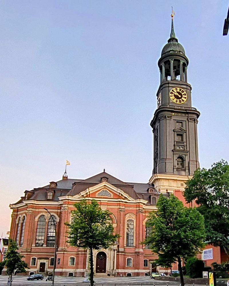St. Michaelis, Michel Hamburg von der Willi Brandt Straße 