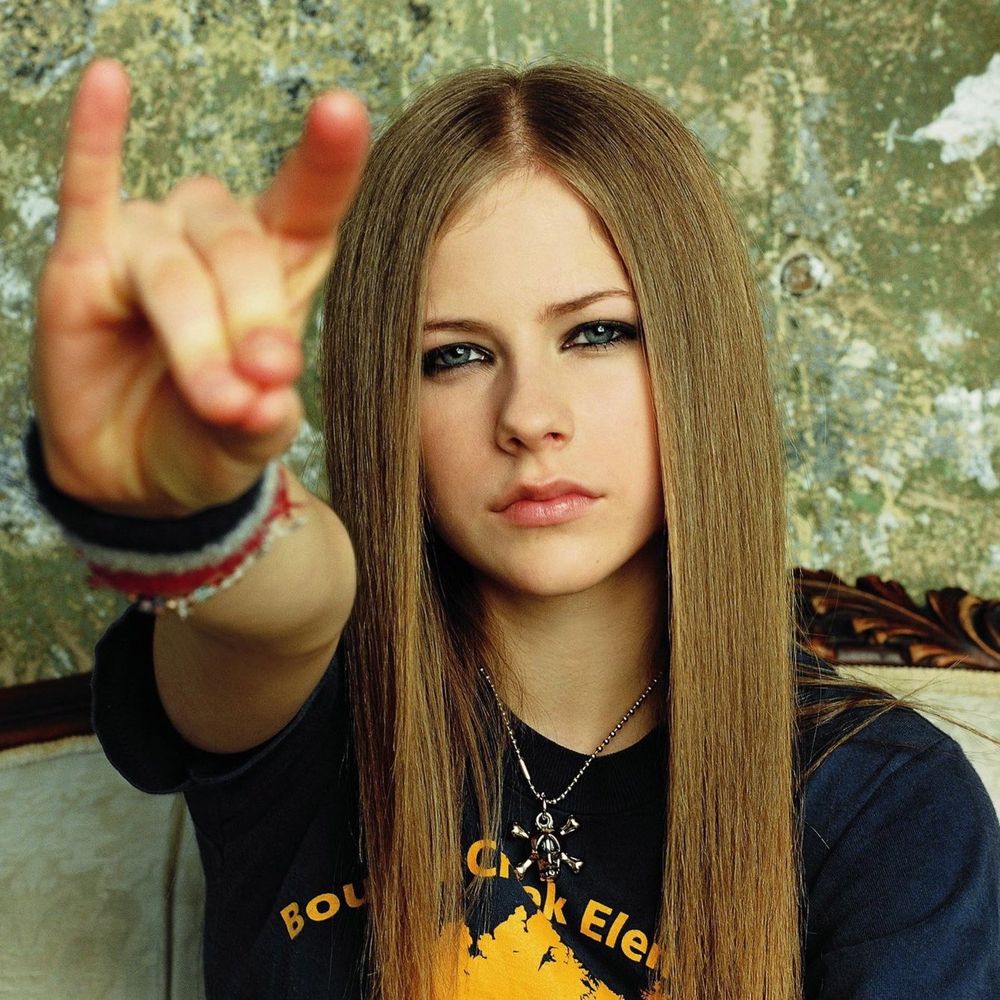 Photo of Avril Lavigne.