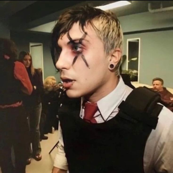 Photo of Frank Iero from My Chemical Romance (MCR) and L.S. Dunes.