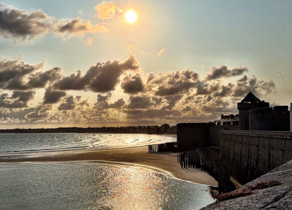 Early sun reflecting on the bay at Saint Malo.