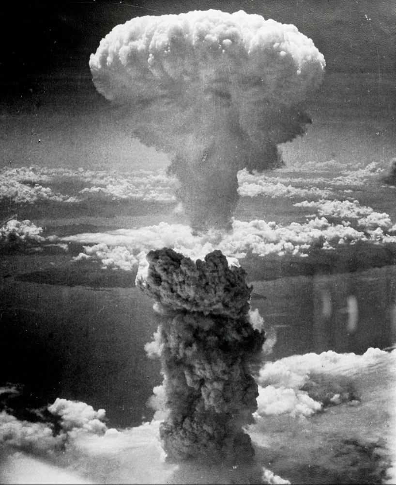 US National Archives and Records Administration, “Nagasakibomb”, Wikipedia, public domain. 