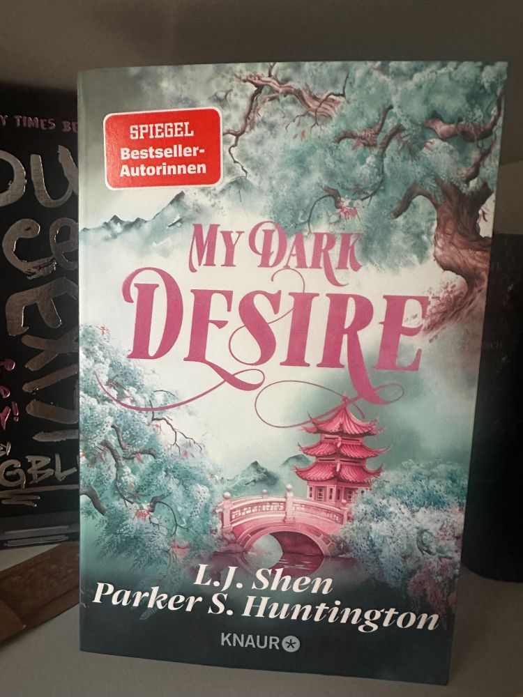 Das Cover des Buchs My Dark Desire von L. J. Shen & Parker S. Huntington in meinem Bücherregal