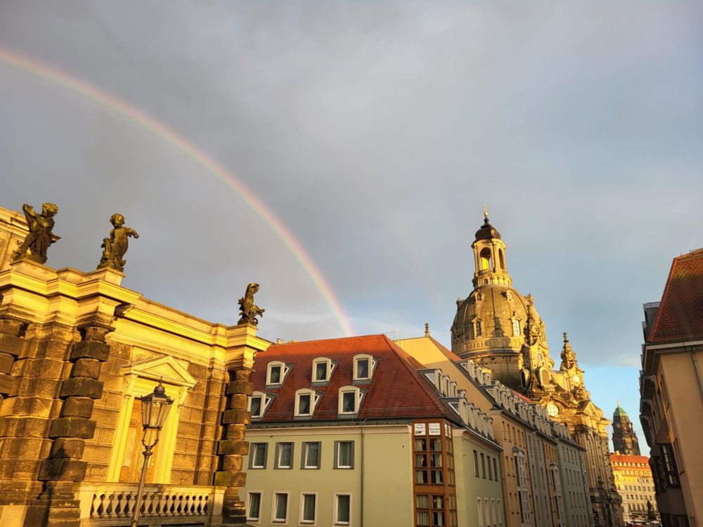 Regenbogen über Brühlterasse Bis zur Frauenkirche in Dresden