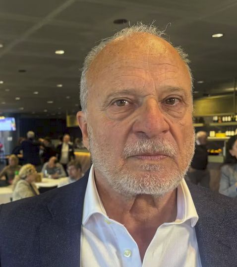 Filioppo Leutenegger ist hässig, weil seine lieben Gschpänli nicht seine Meinung geteilt haben, dass die Schweiz hinter der Mond liegt.