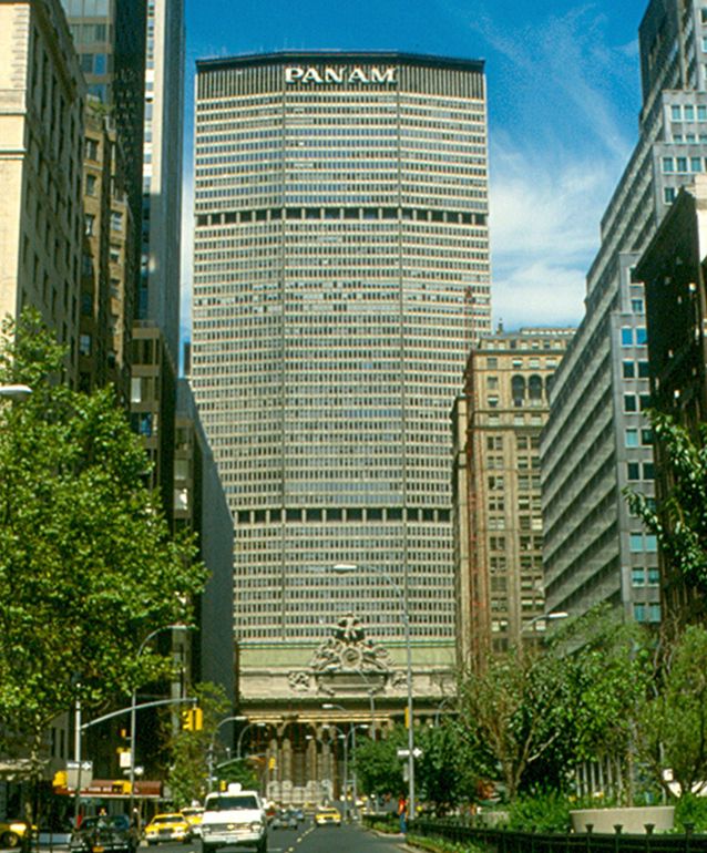 The Pan Am Building

Architects: Emery Roth & Sons, Pietro Belluschi, Walter Gropius