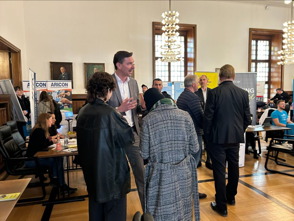 Rundgang beim Bewerberdating in den Räumen der Bergischen IHK.