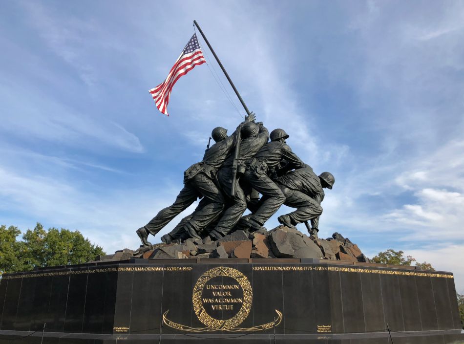 Statue of Iwo Jima showing 4 Marines holding an American flag
