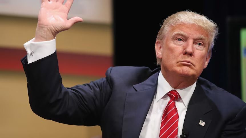Trump raising his right hand. 