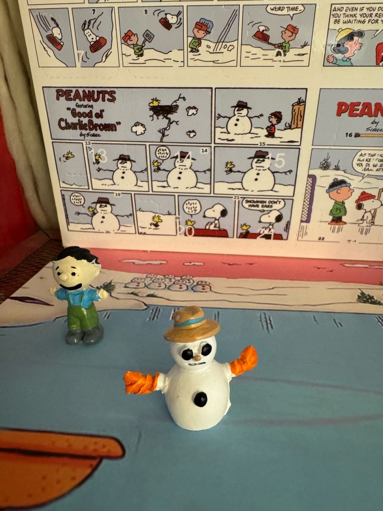 Disturbing snowman Peanuts figurine