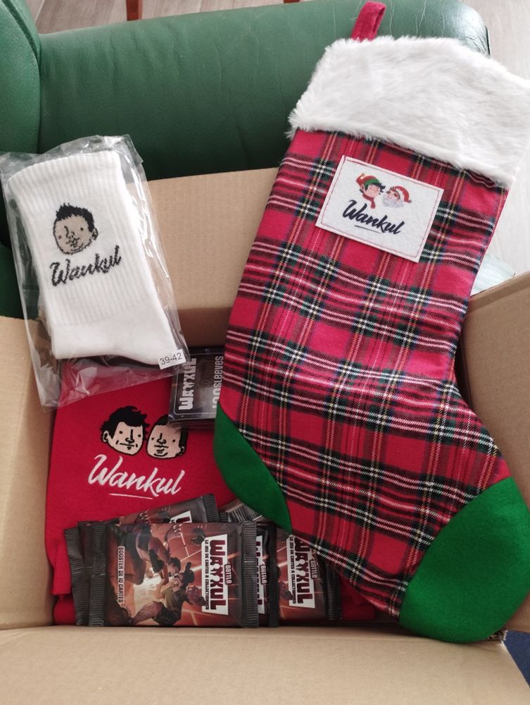 Colis Wankul avec les chaussettes, la chaussettes de Noël et l'écharpe en plus des boosters 