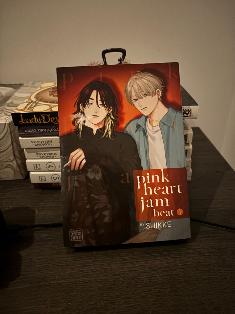 Pink Heart Jam Beat Vol 1 by Shikke, sequel to Pink Heart Jam, featuring Kanae next to Haiga. 
