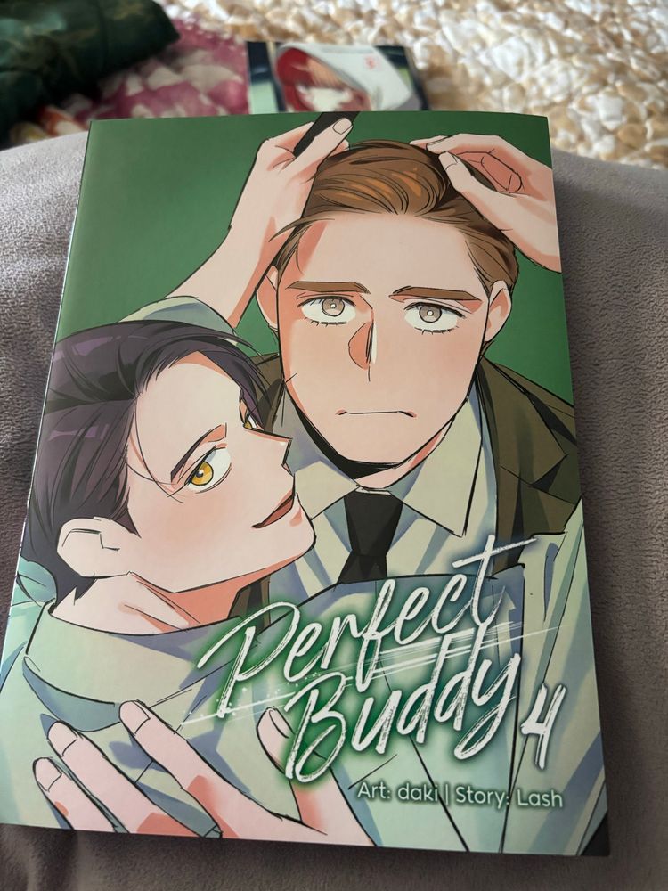 The green cover of Perfect Buddy Vol 4 features Seo Hyunsoo looking over his shoulder while combing  Baek Youngchan’s hair. 