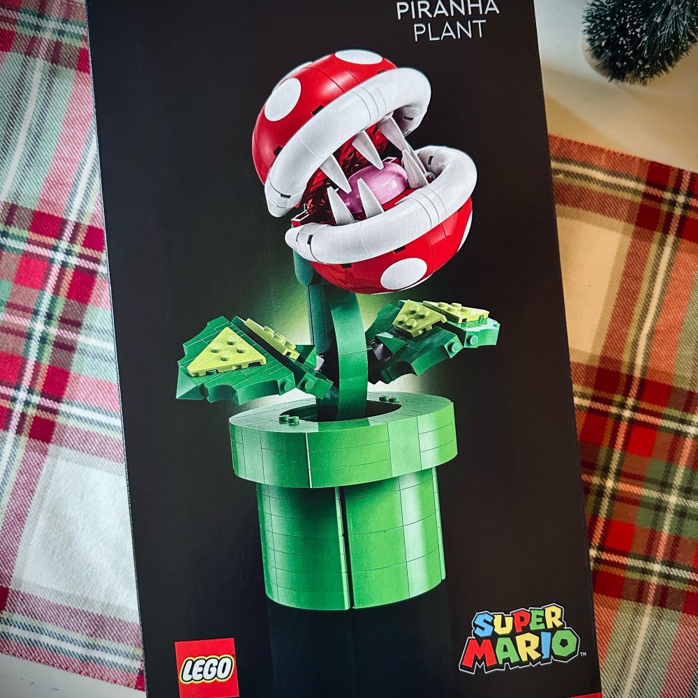 LEGO piranha set in box 