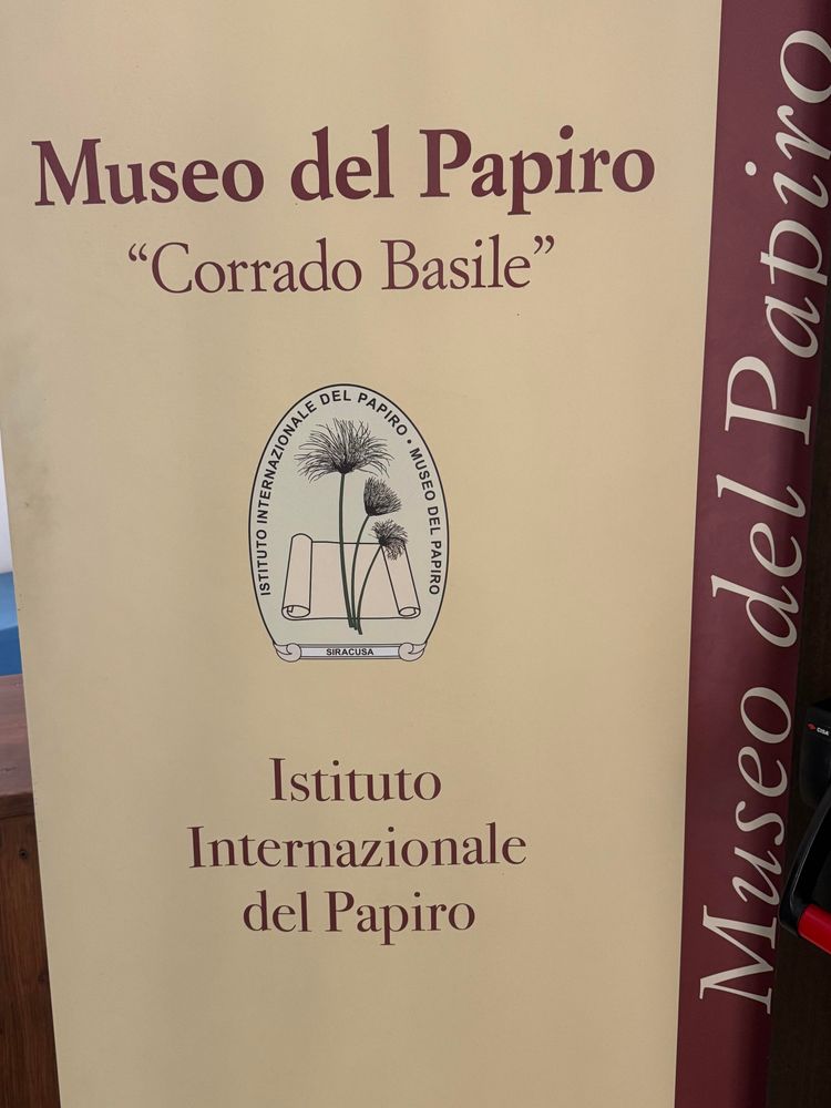 A sign with text in Italian that says:

Museum of Papyrus
International Institute of Papyrus