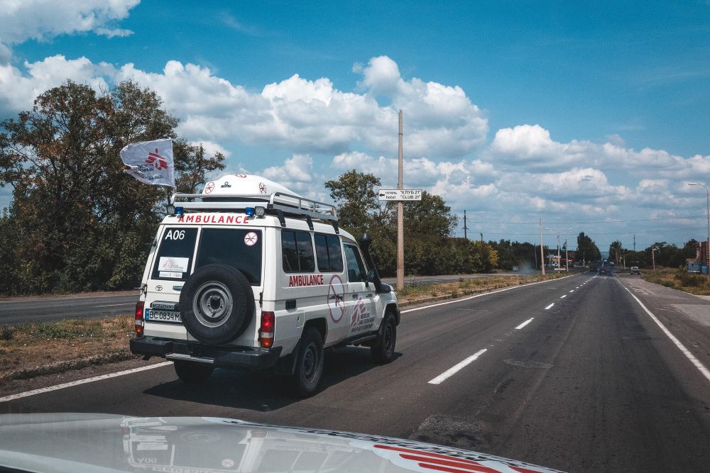 In transit for survival MSF ambulances and Ukraine war wounded | MSF