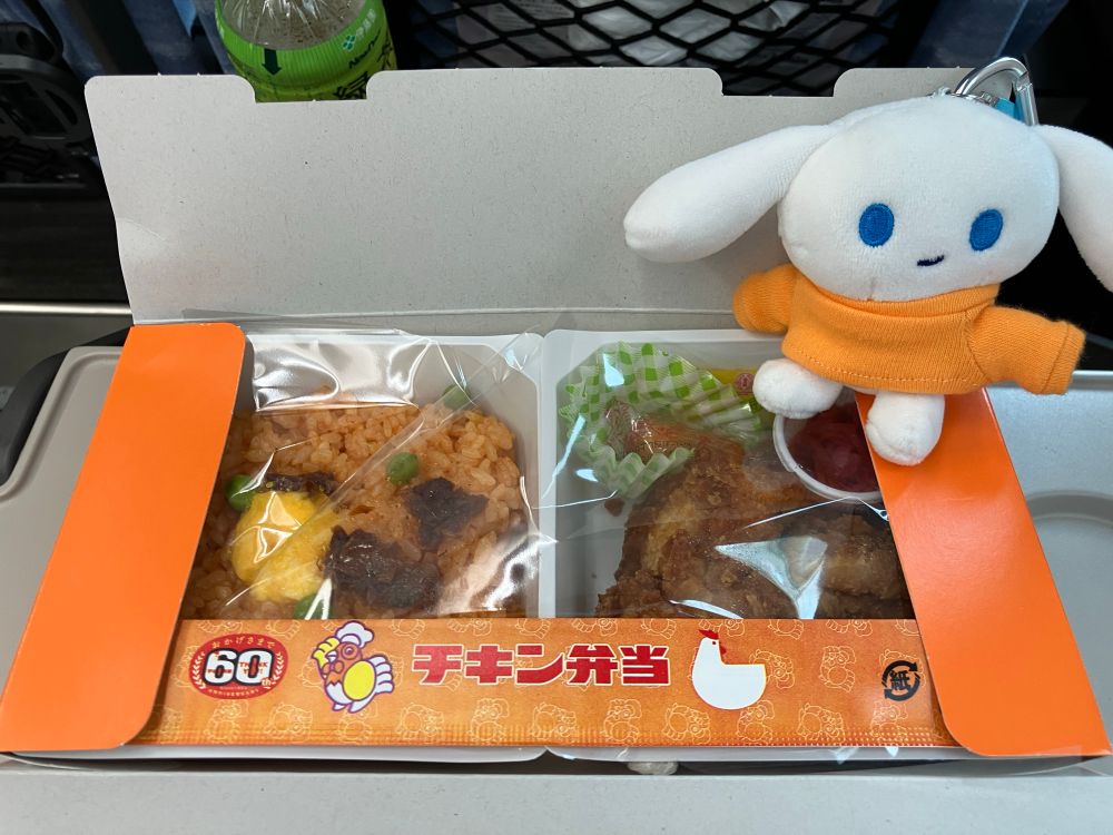 チキン弁当の中身
チキンピラフ
唐揚げなど