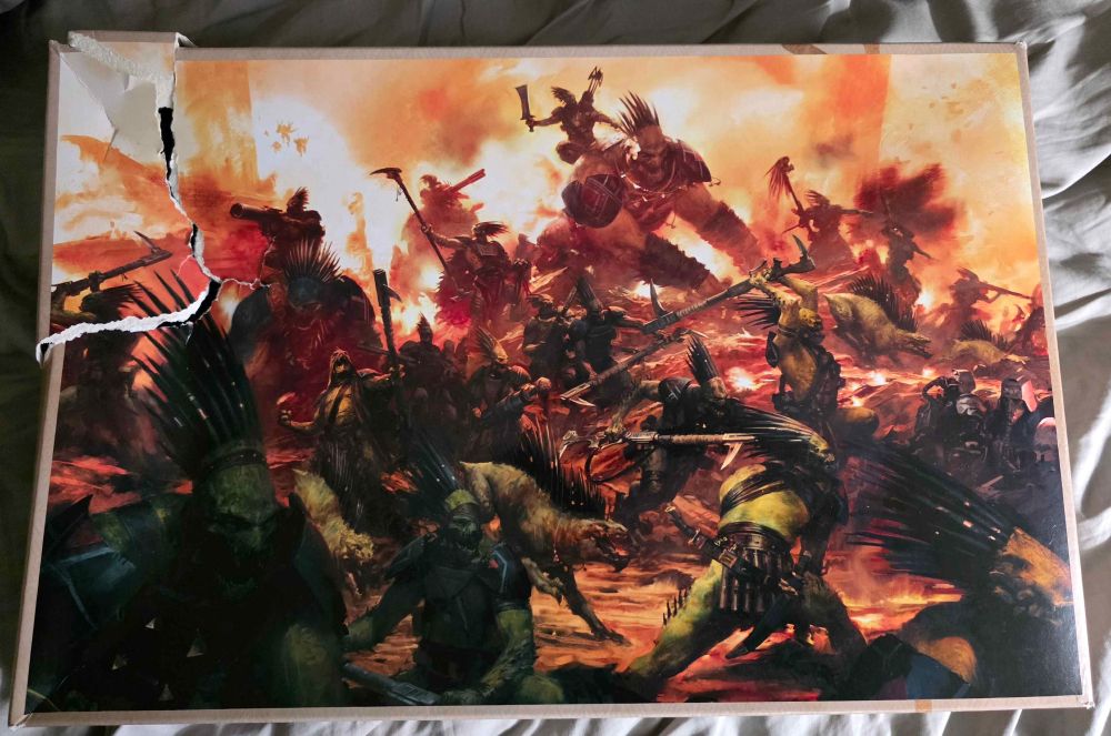 A slightly damaged box for a Tau army set